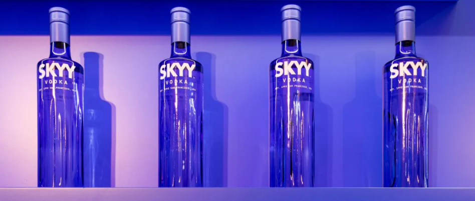 限定深蓝纯净空间来啦，SKYY邀你共饮一杯深蓝伏